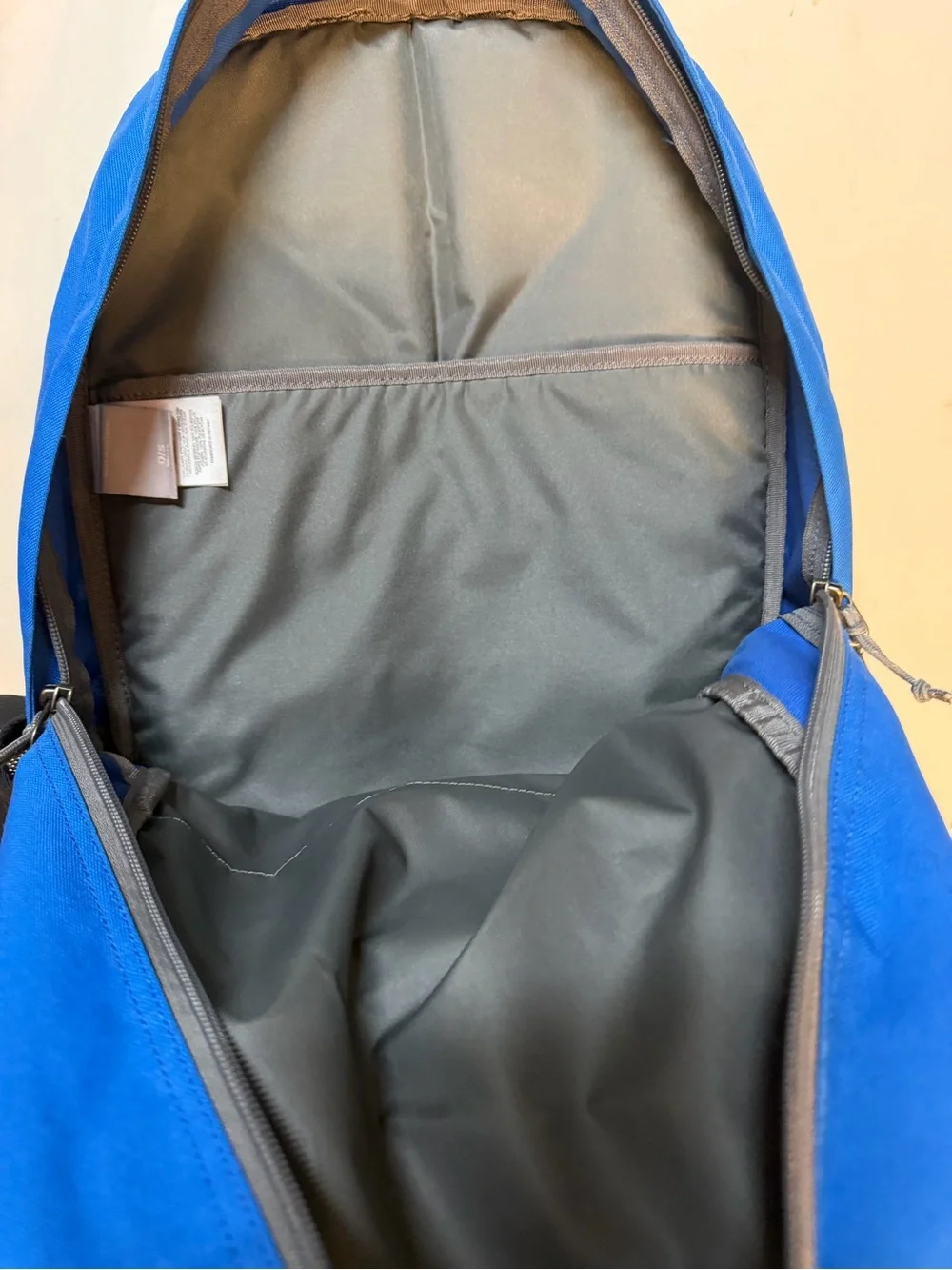 Columbia Neosho Daypack Backpack Blue Gray School Laptop Travel Hiking Book Bag